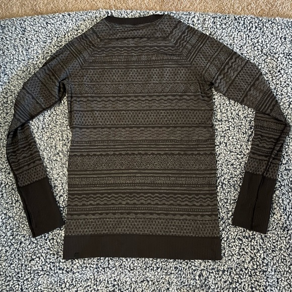 RARE Lululemon Long Sleeve Top - Picture 2 of 4